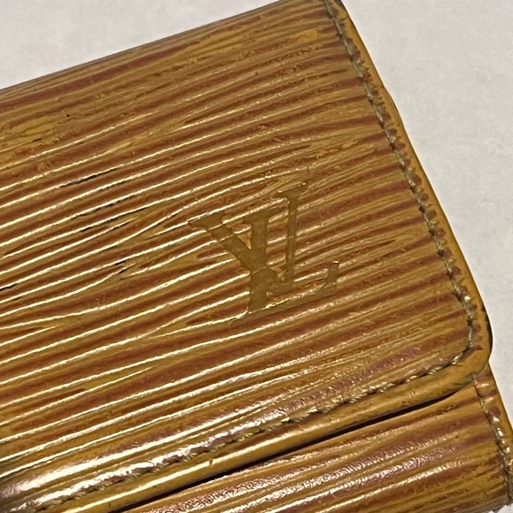 Louis Vuitton Yellow Gold & Purple Epi Leather Textured Key Holder - Picture 3 of 14